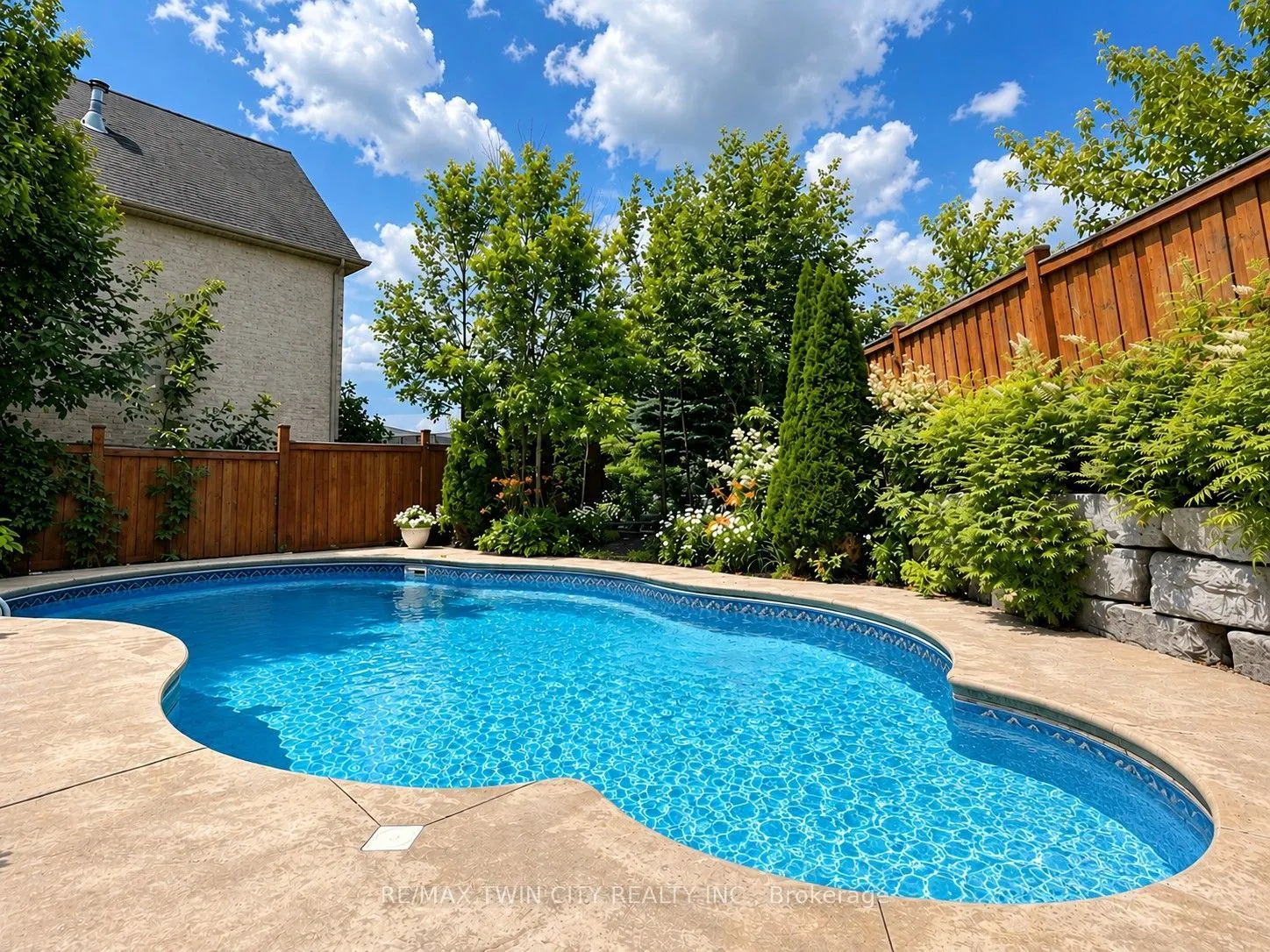 315 RIDEAU RIVER Place