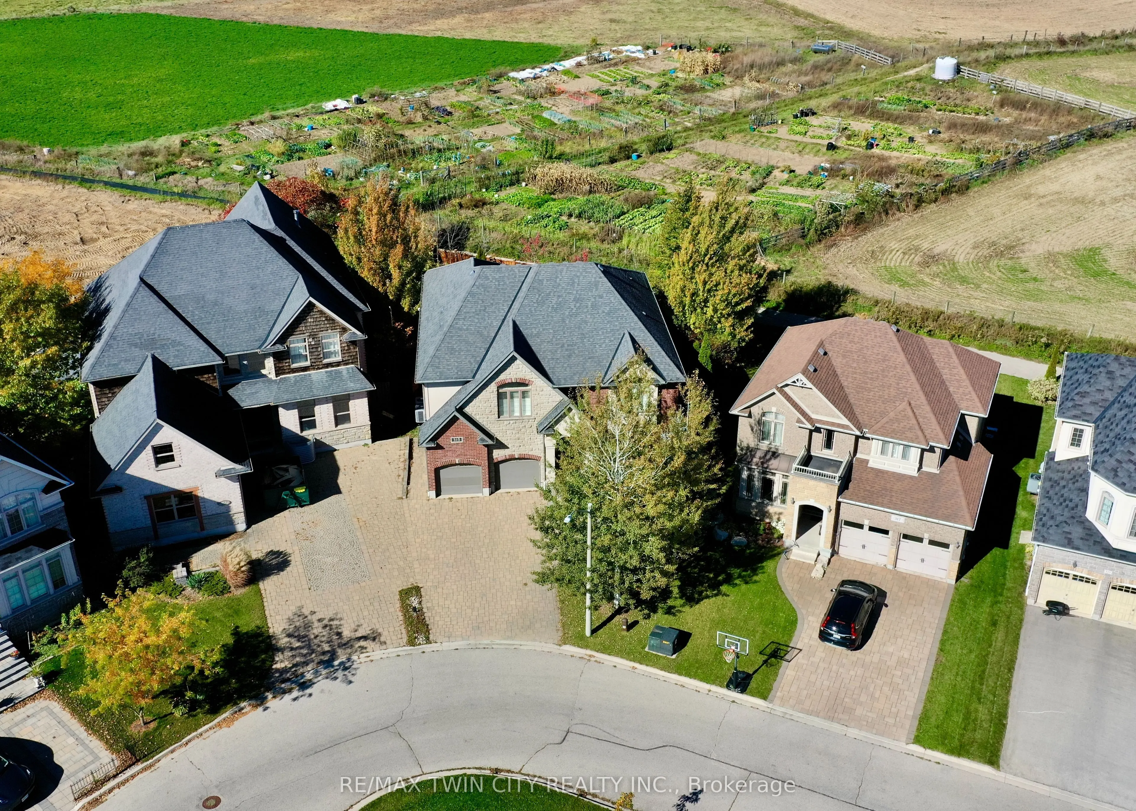 315 RIDEAU RIVER Place