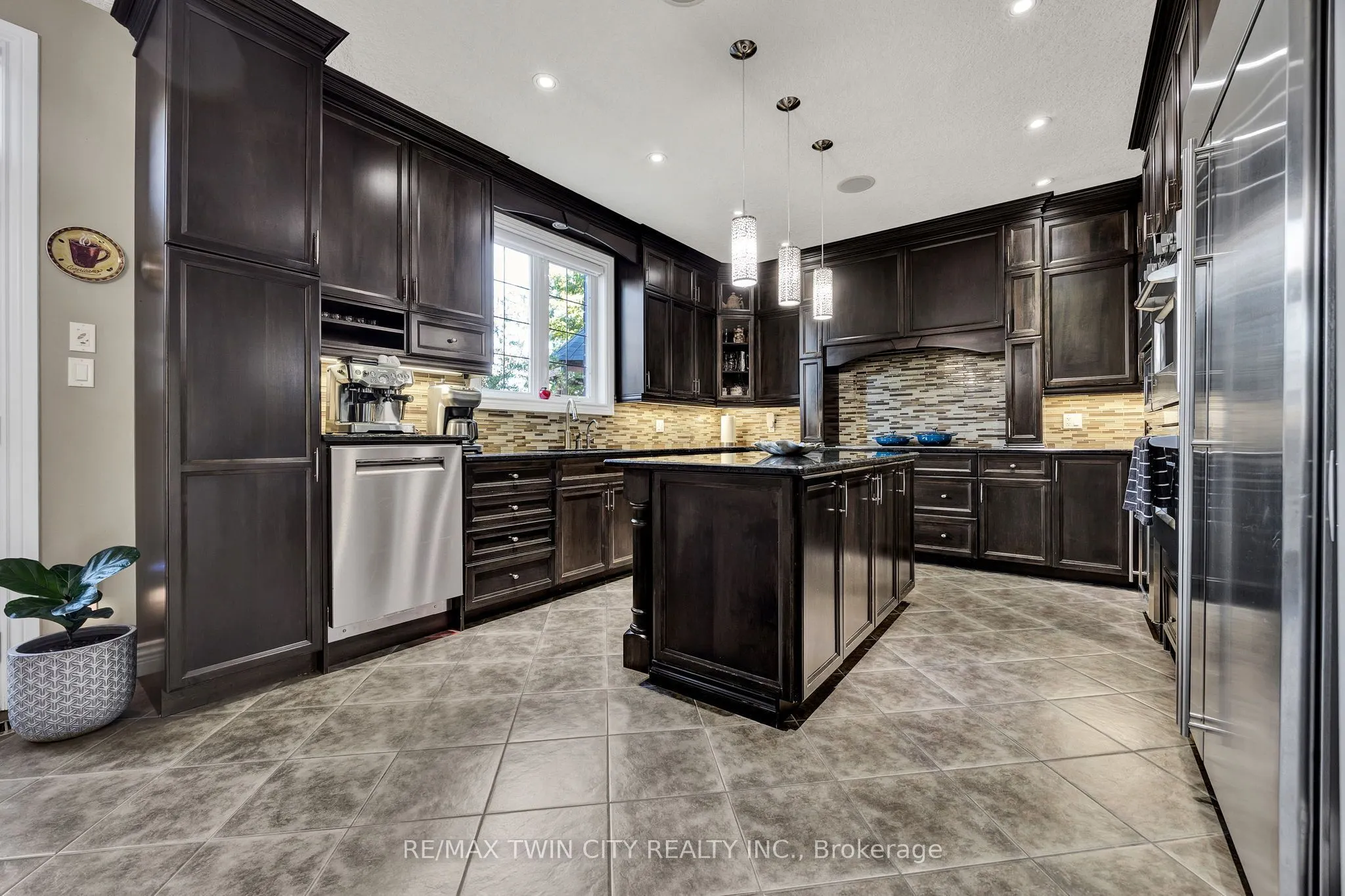 315 RIDEAU RIVER Place