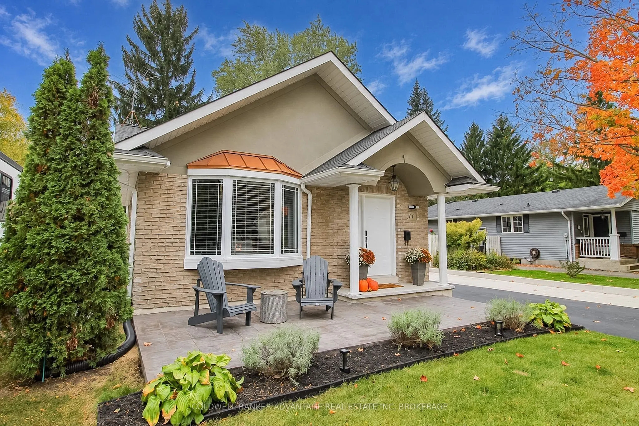 11 FALLINGBROOK Drive