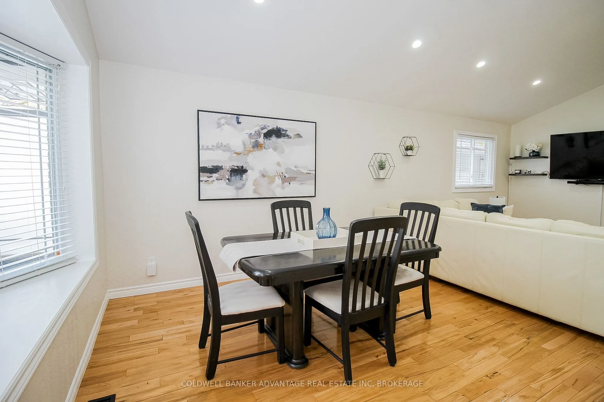 11 FALLINGBROOK Drive