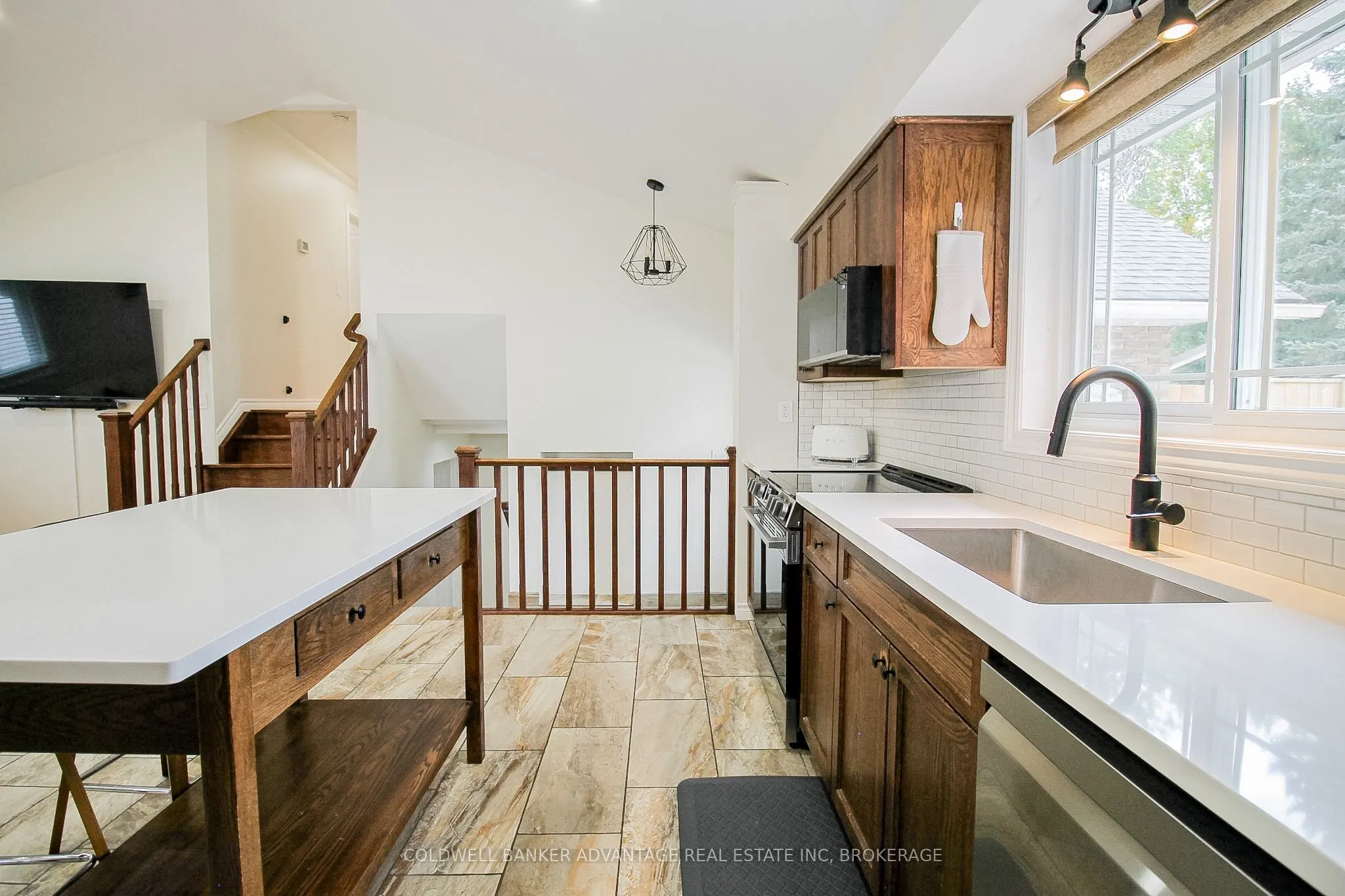 11 FALLINGBROOK Drive