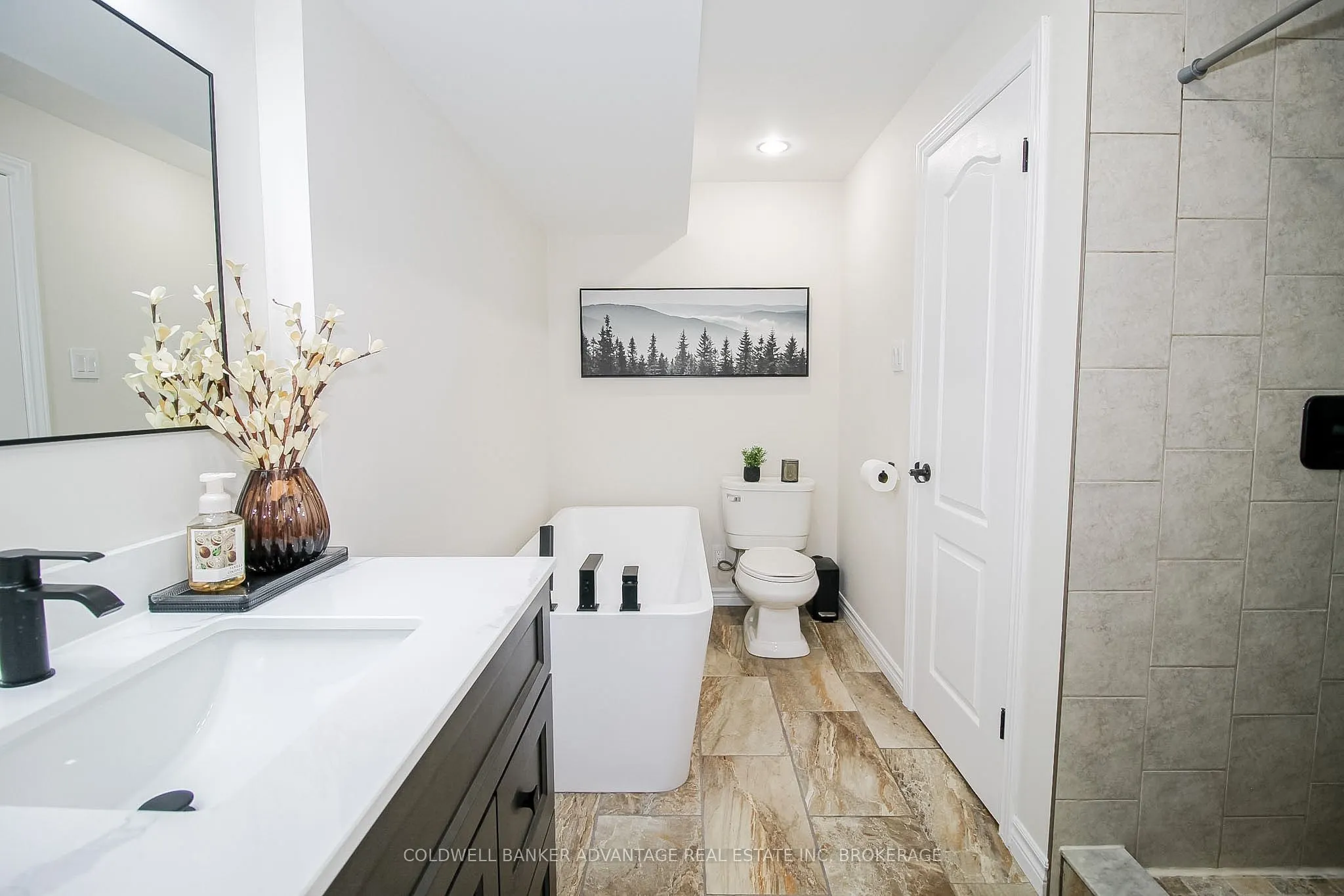 11 FALLINGBROOK Drive