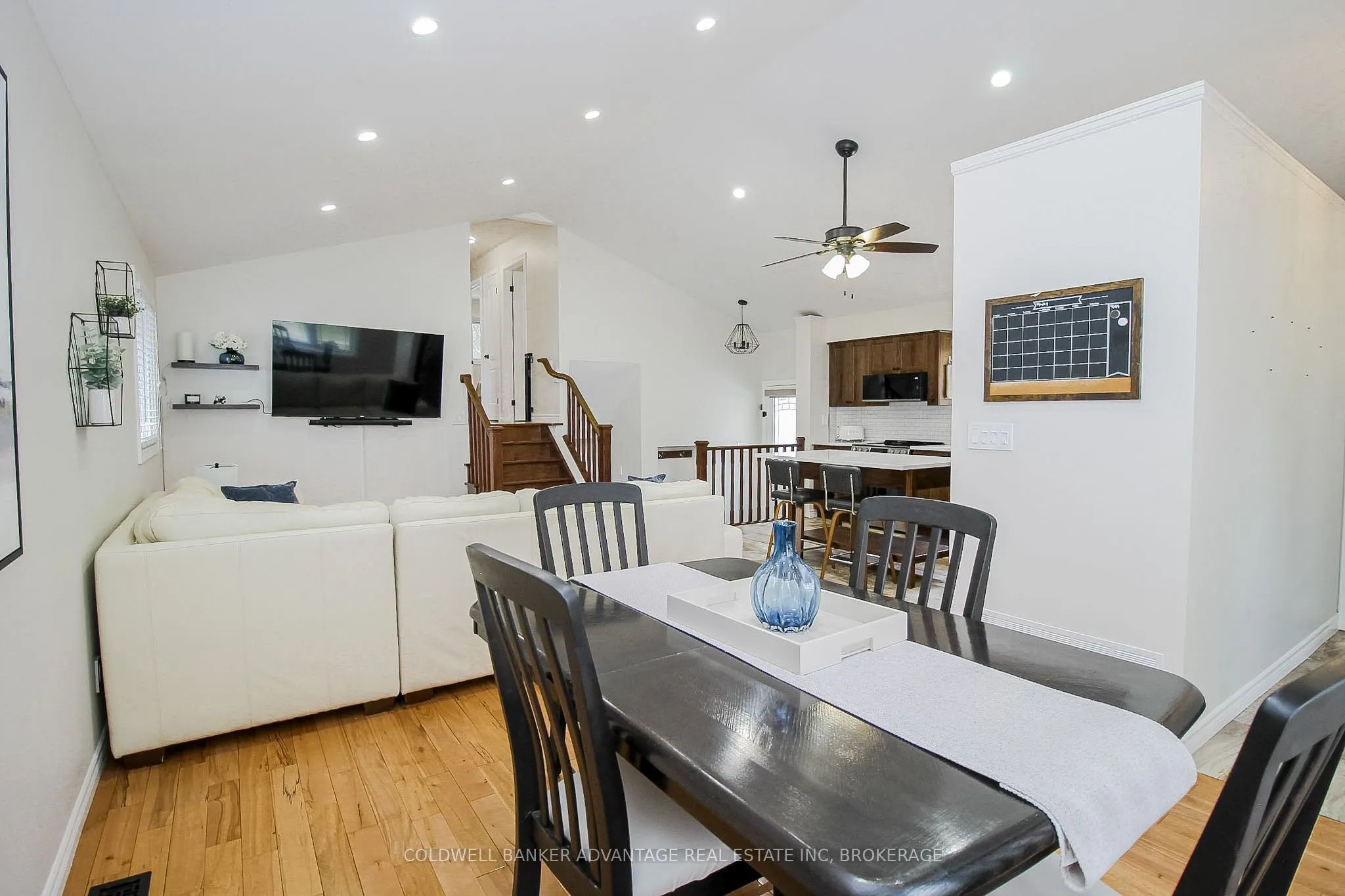 11 FALLINGBROOK Drive