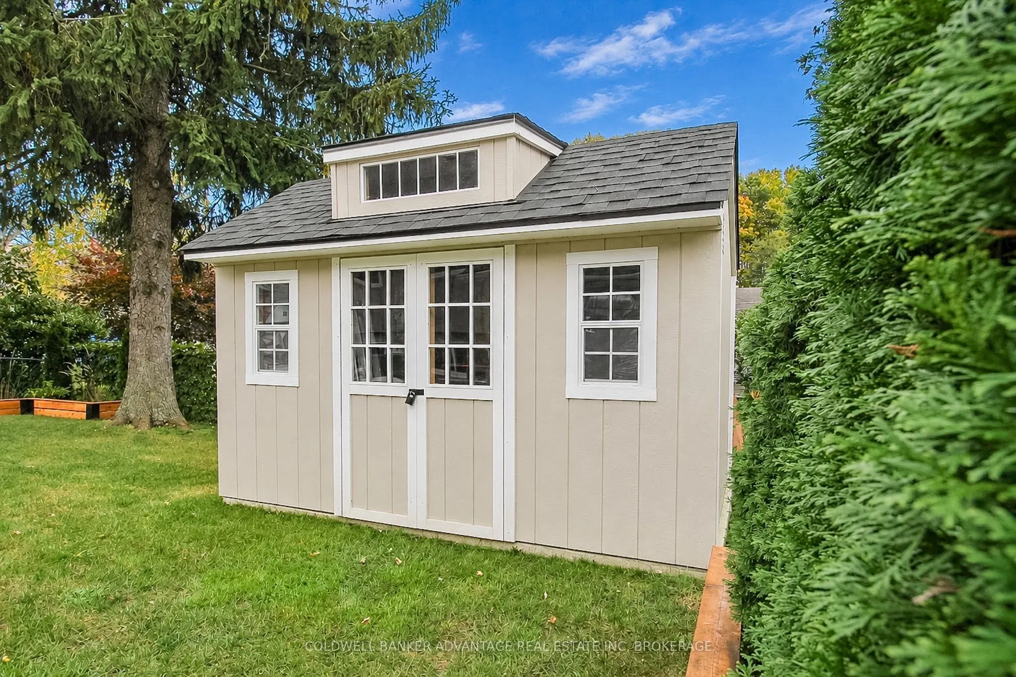 11 FALLINGBROOK Drive