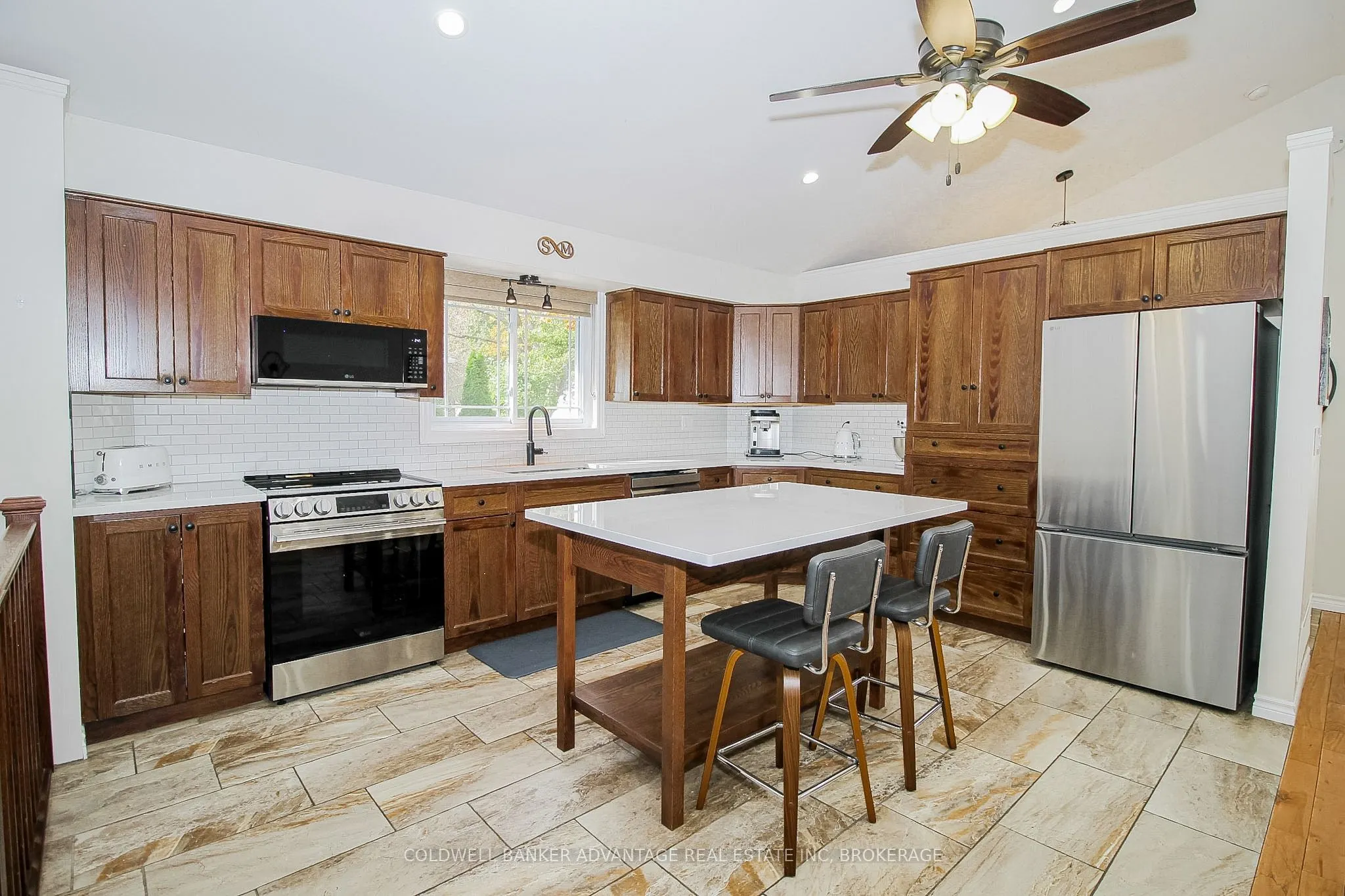 11 FALLINGBROOK Drive
