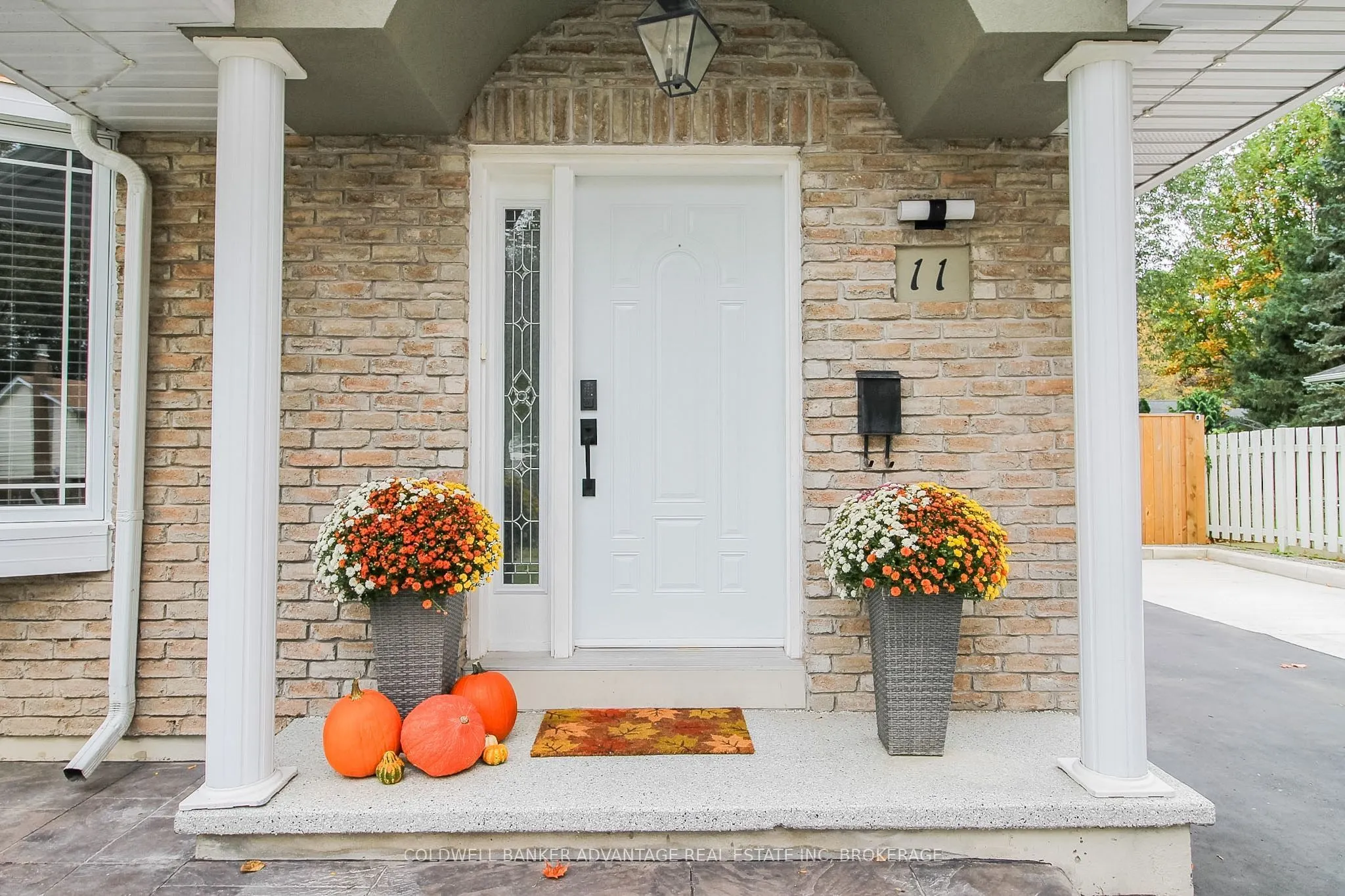 11 FALLINGBROOK Drive