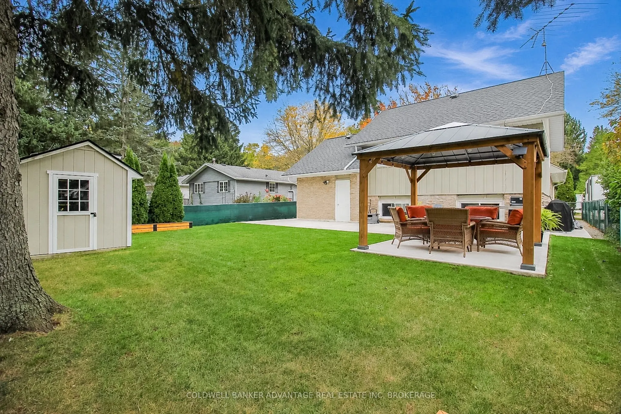 11 FALLINGBROOK Drive