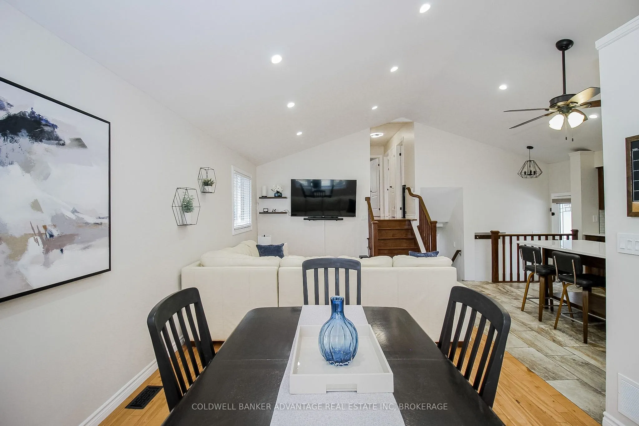 11 FALLINGBROOK Drive