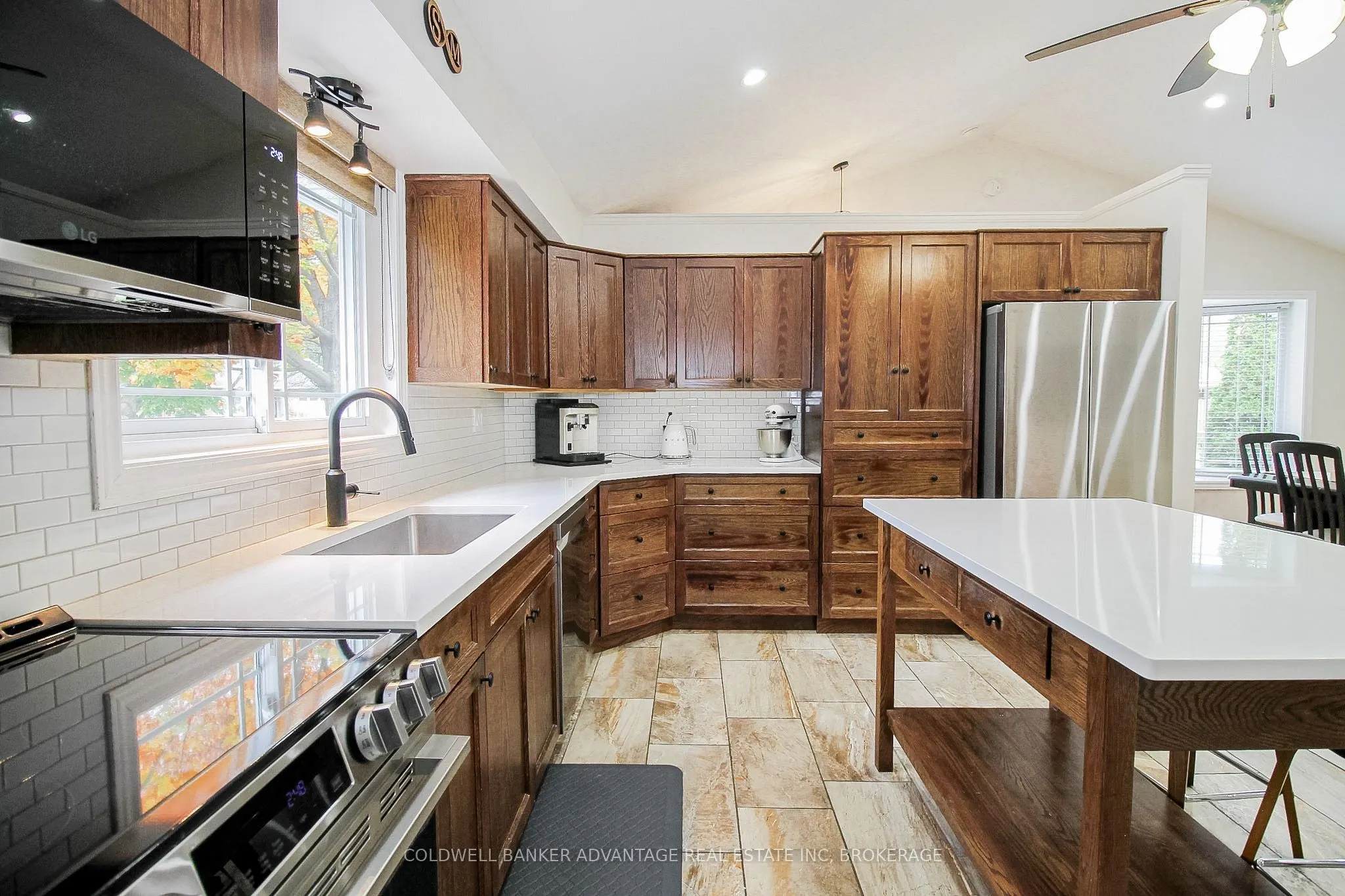 11 FALLINGBROOK Drive