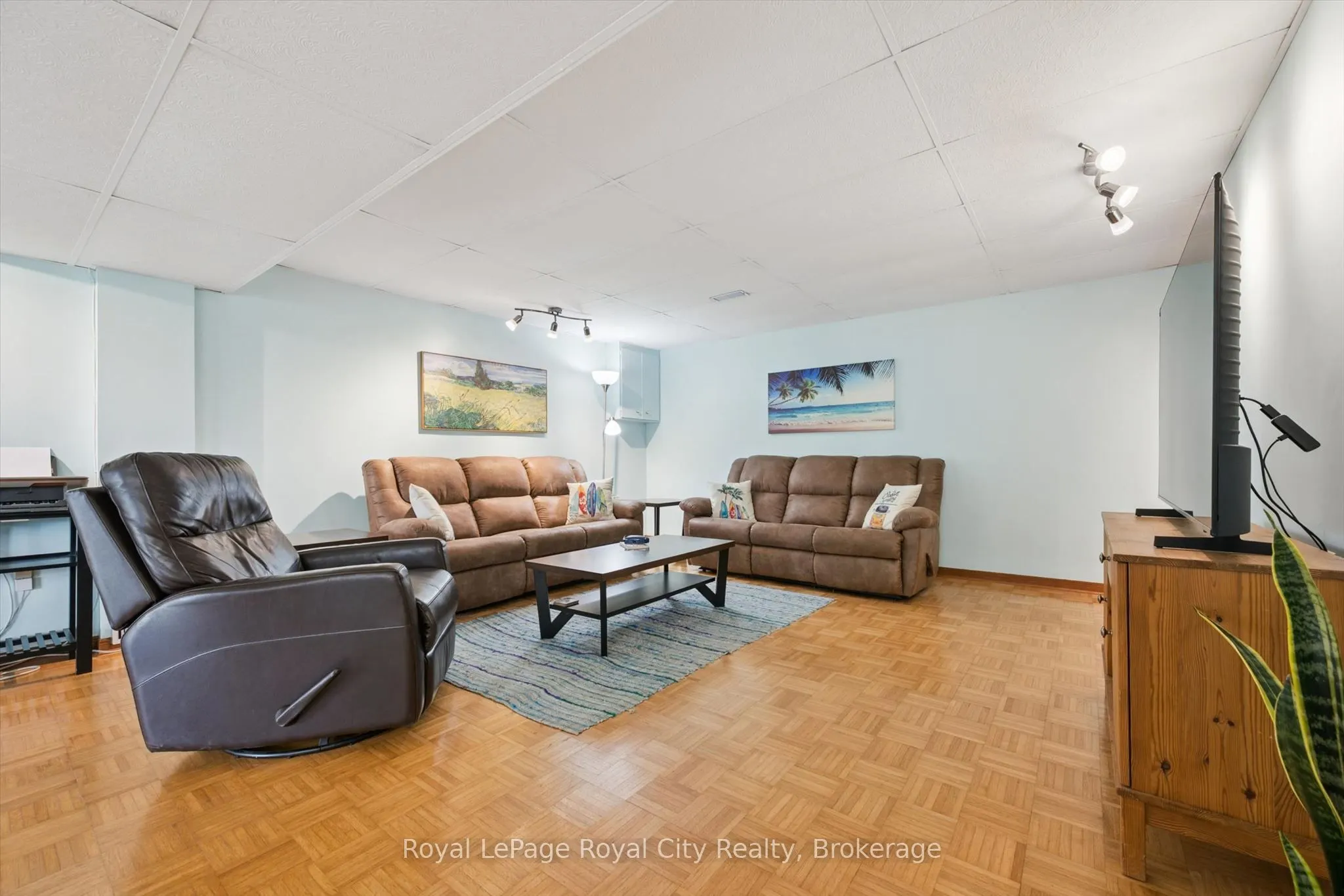 24 Greenwich Drive