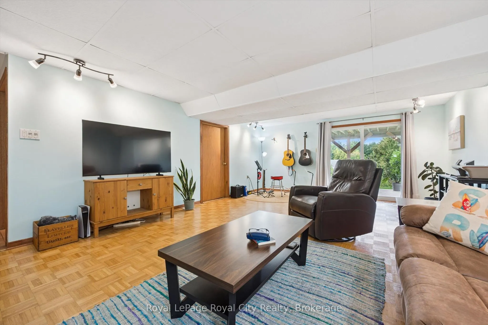 24 Greenwich Drive