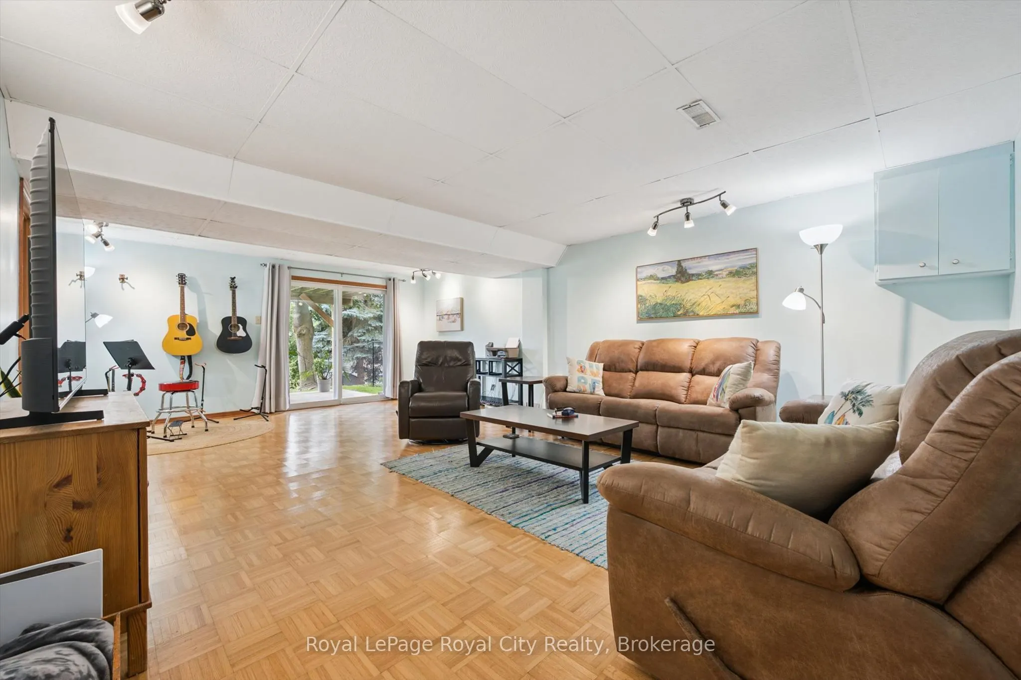 24 Greenwich Drive