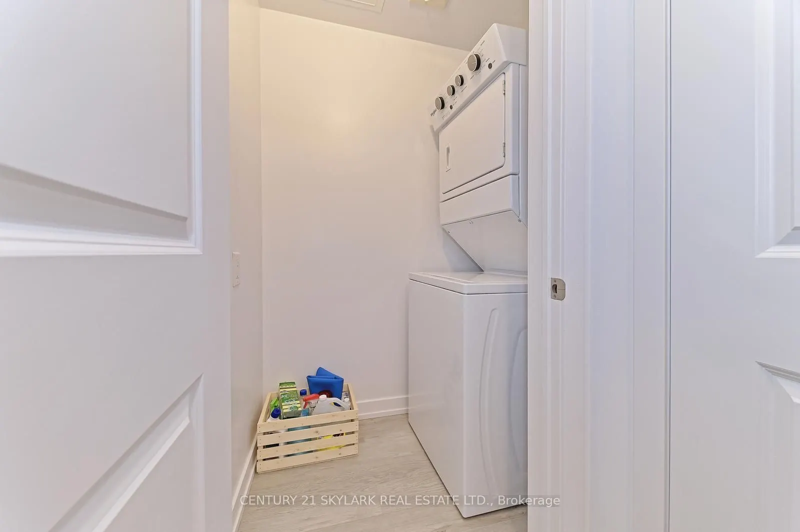 460 Dundas Street E #401