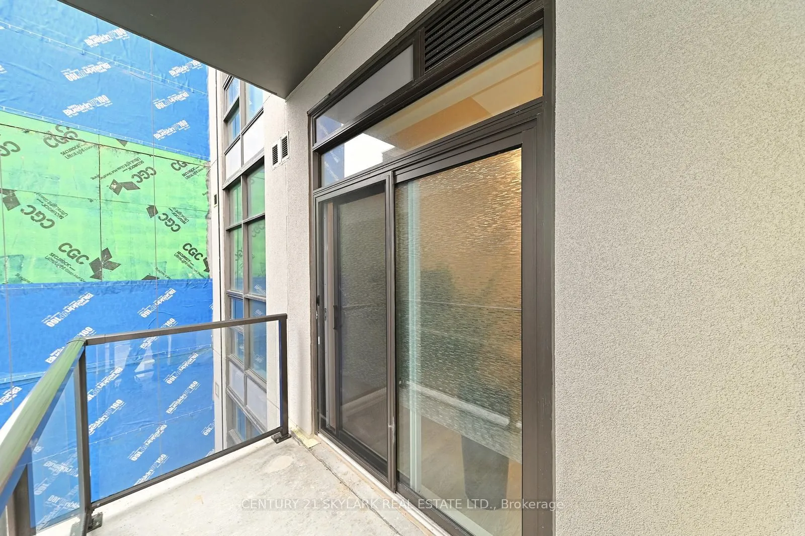 460 Dundas Street E #401