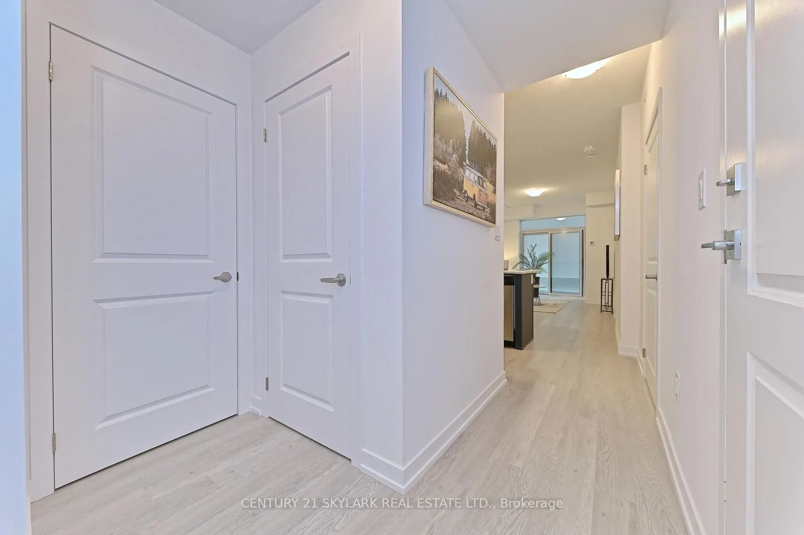 460 Dundas Street E #401