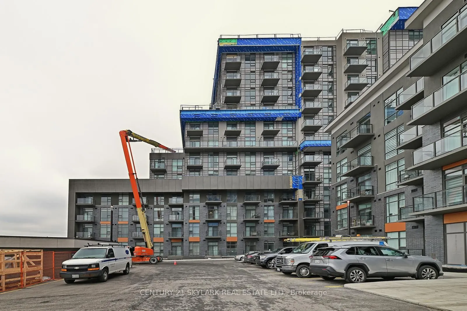 460 Dundas Street E #401