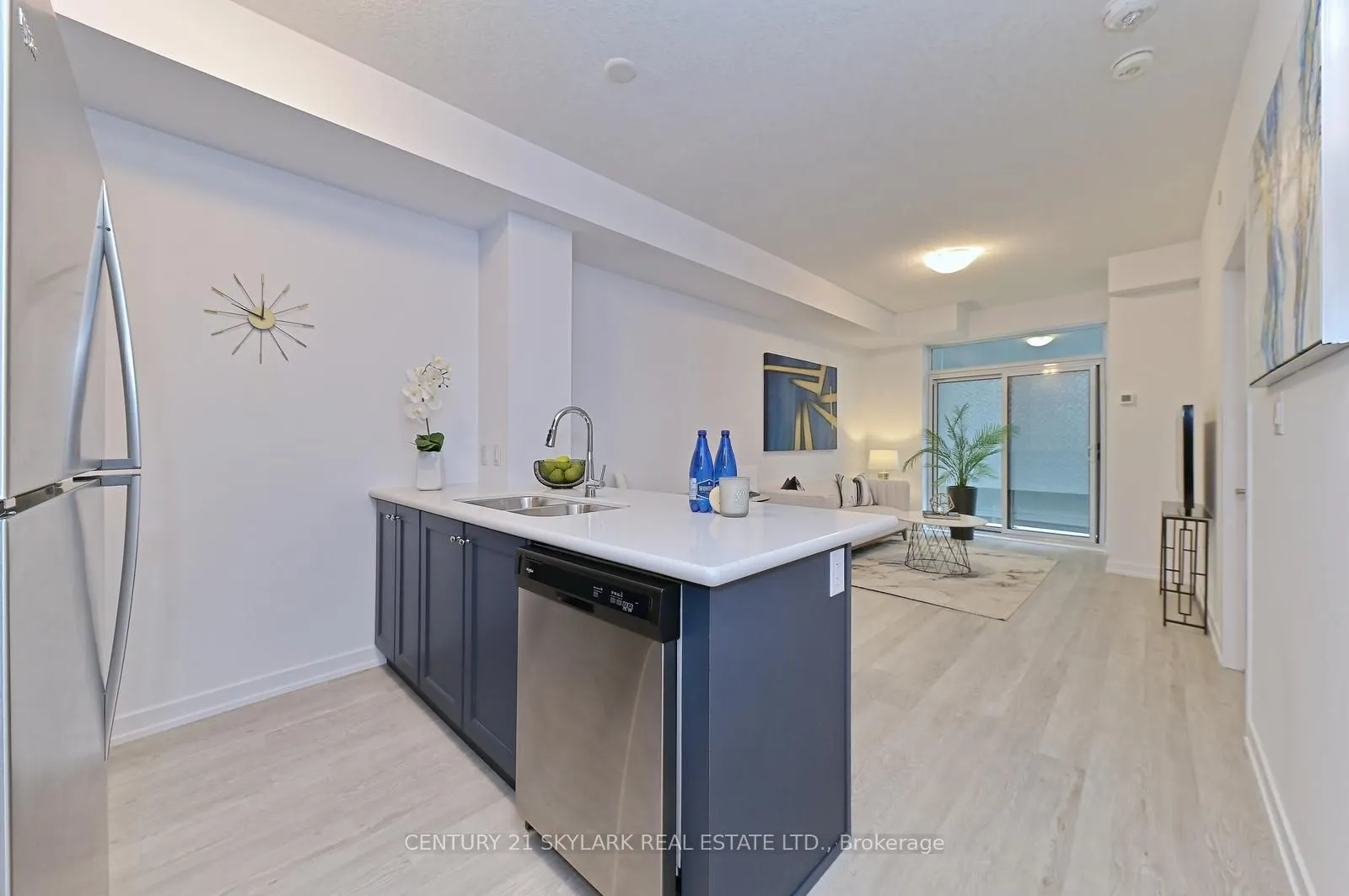 460 Dundas Street E #401