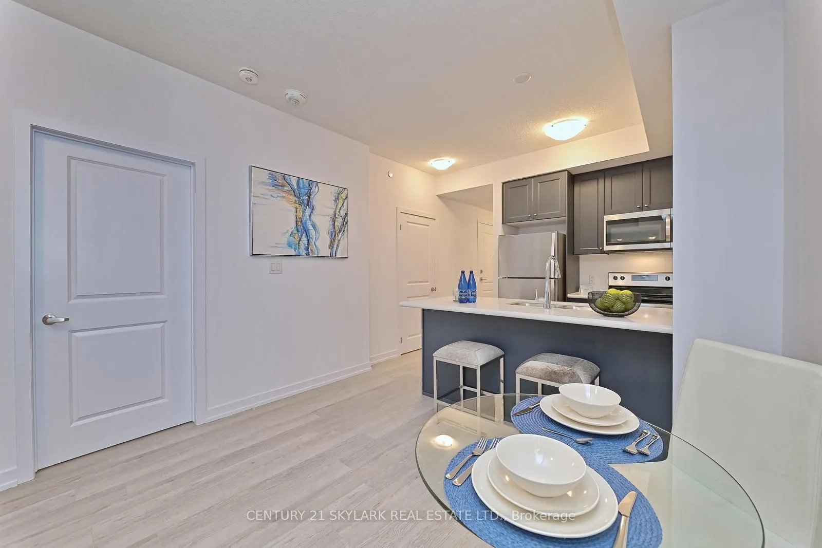 460 Dundas Street E #401