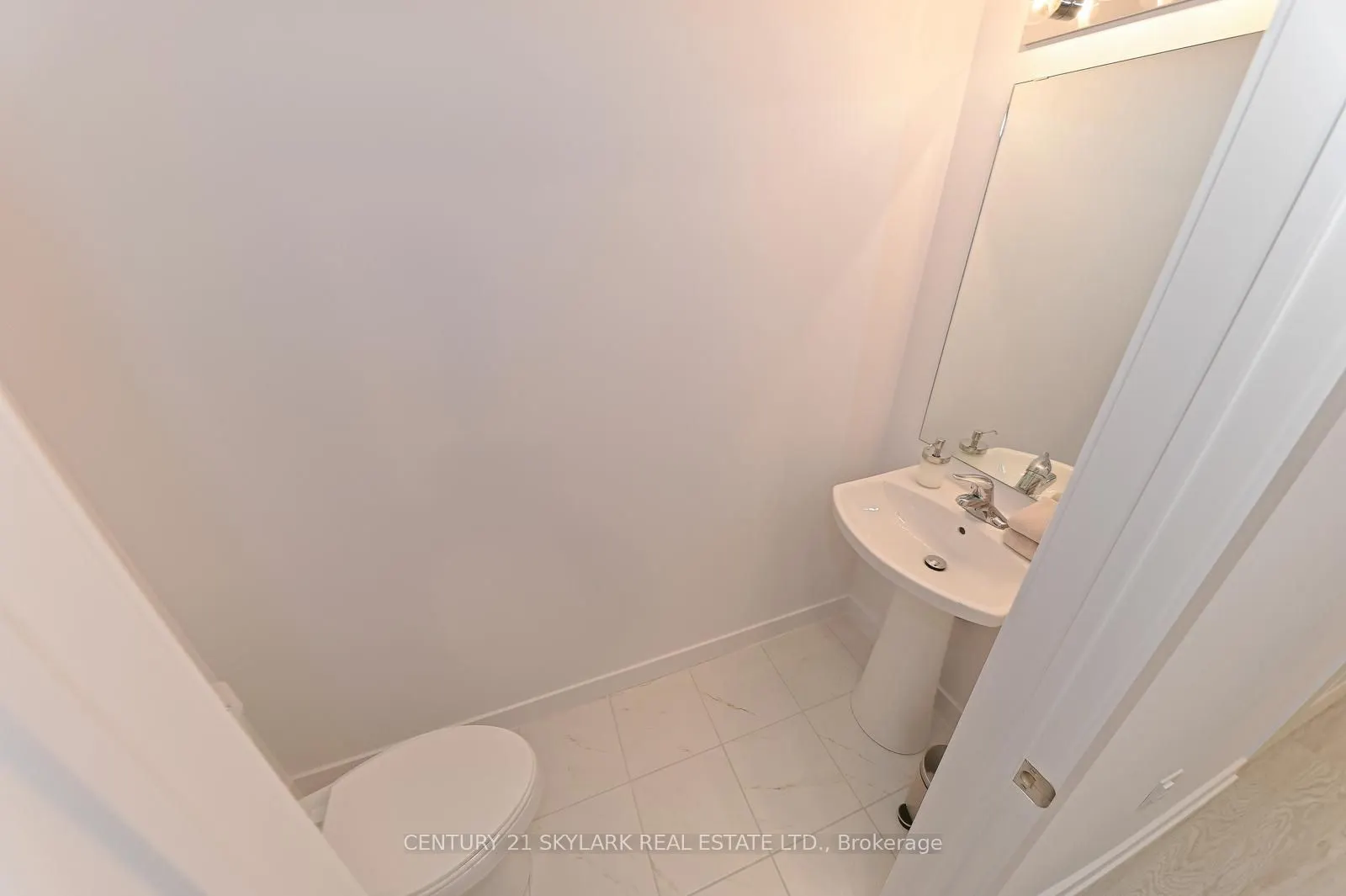 460 Dundas Street E #401