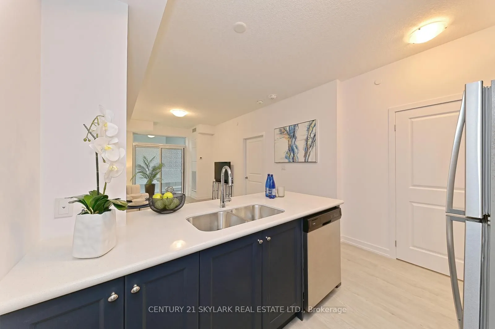 460 Dundas Street E #401