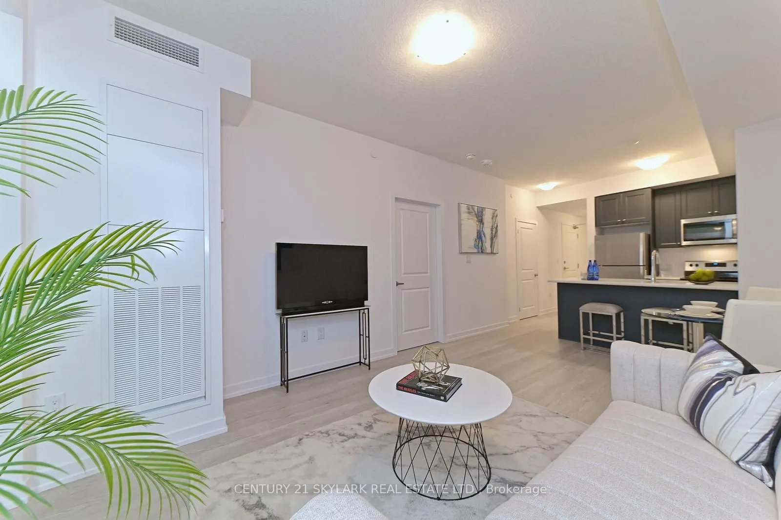460 Dundas Street E #401