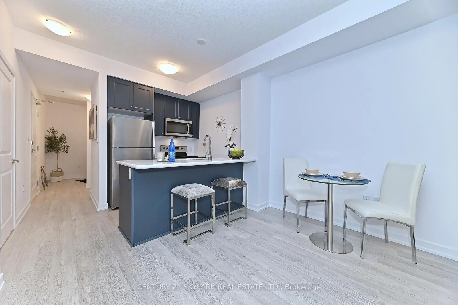 460 Dundas Street E #401