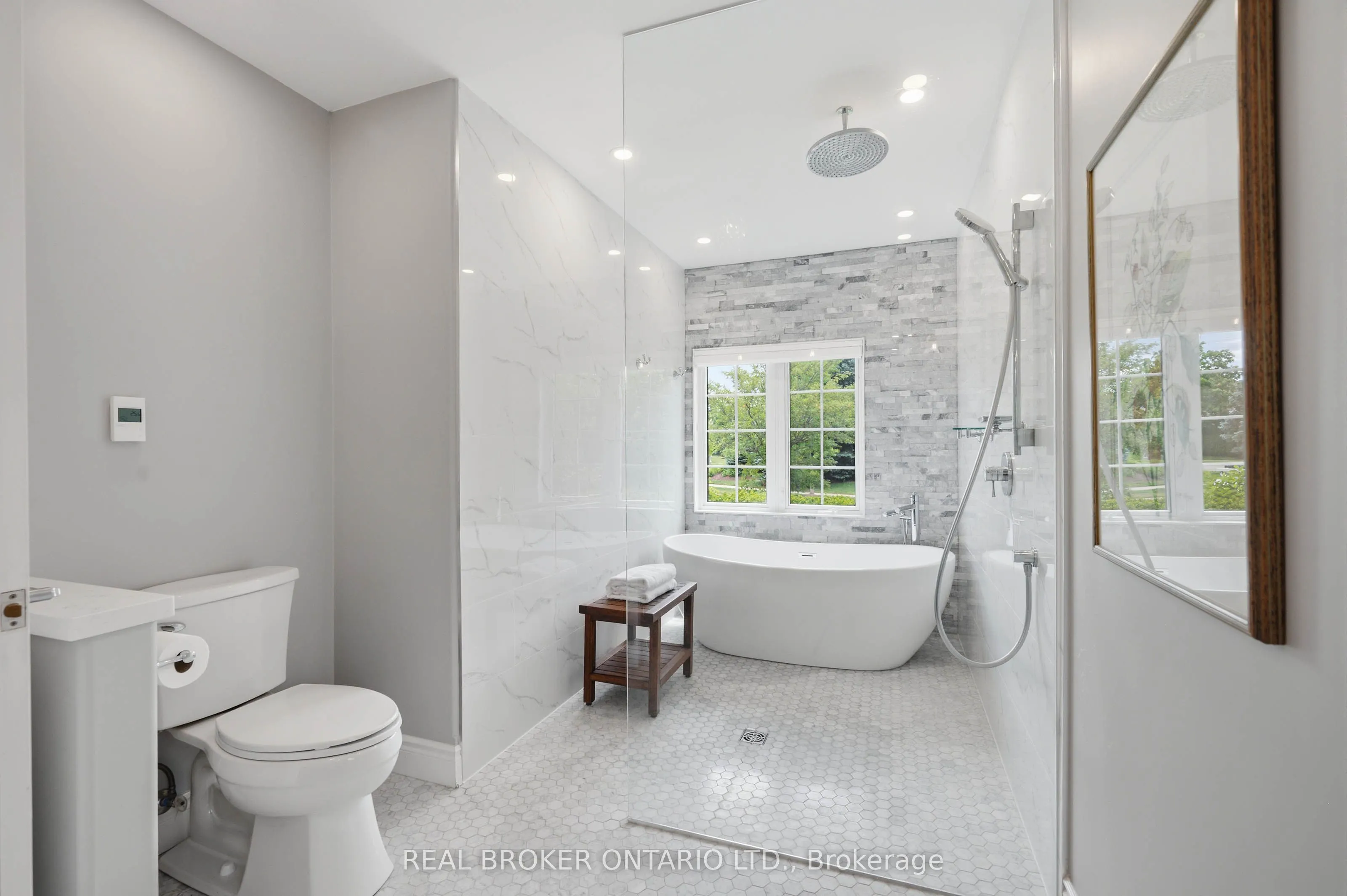 6 Pioneer Tower Crescent