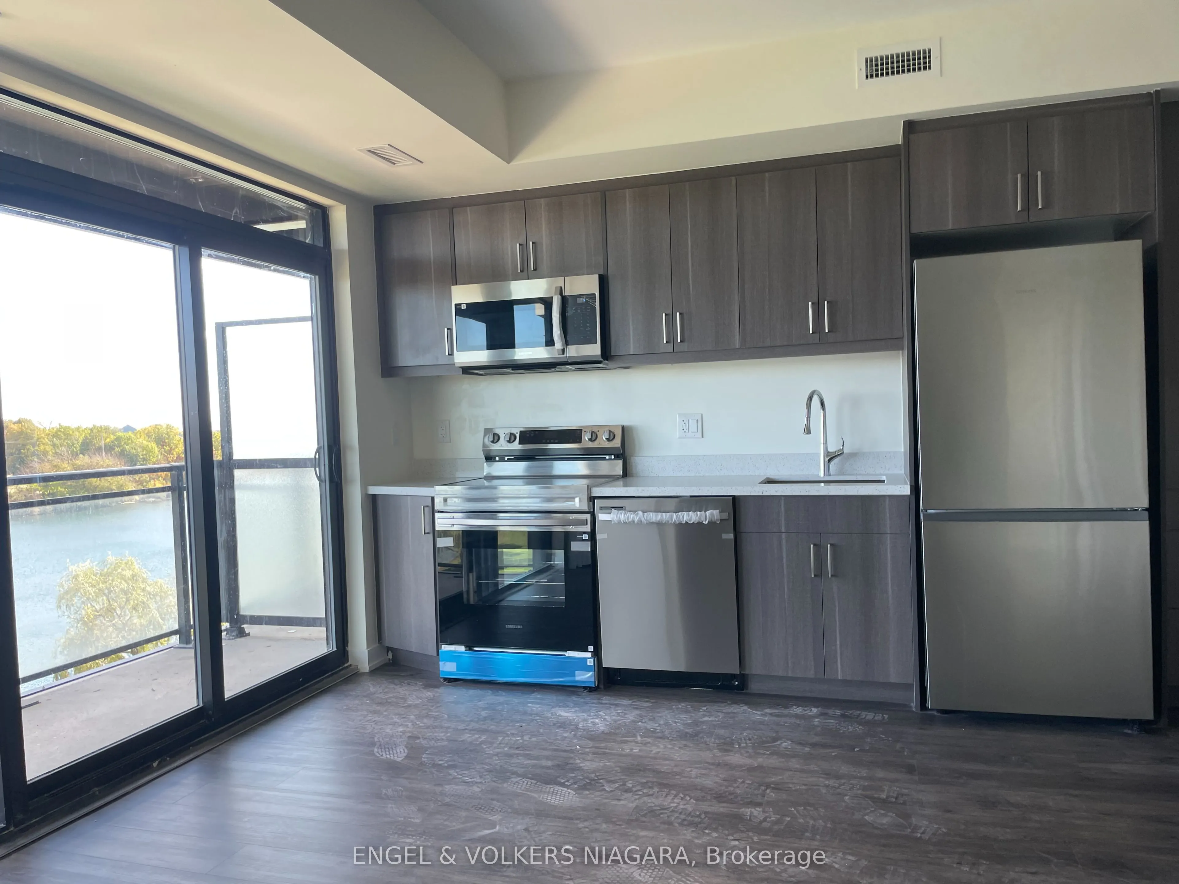 350 Prince Charles Drive S #528