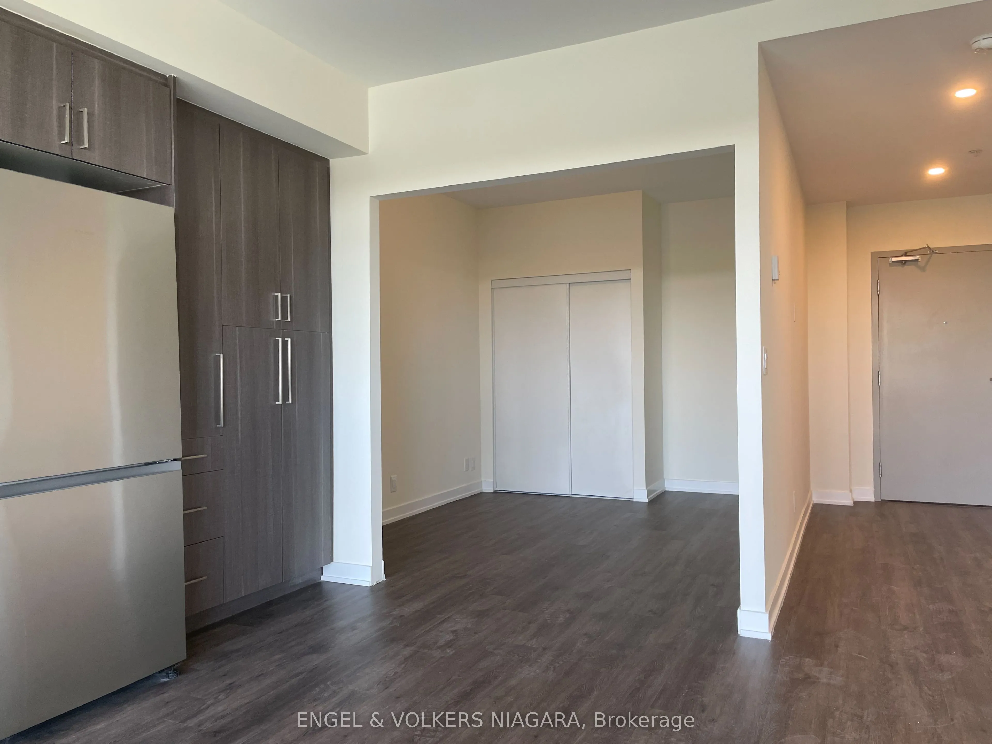 350 Prince Charles Drive S #528