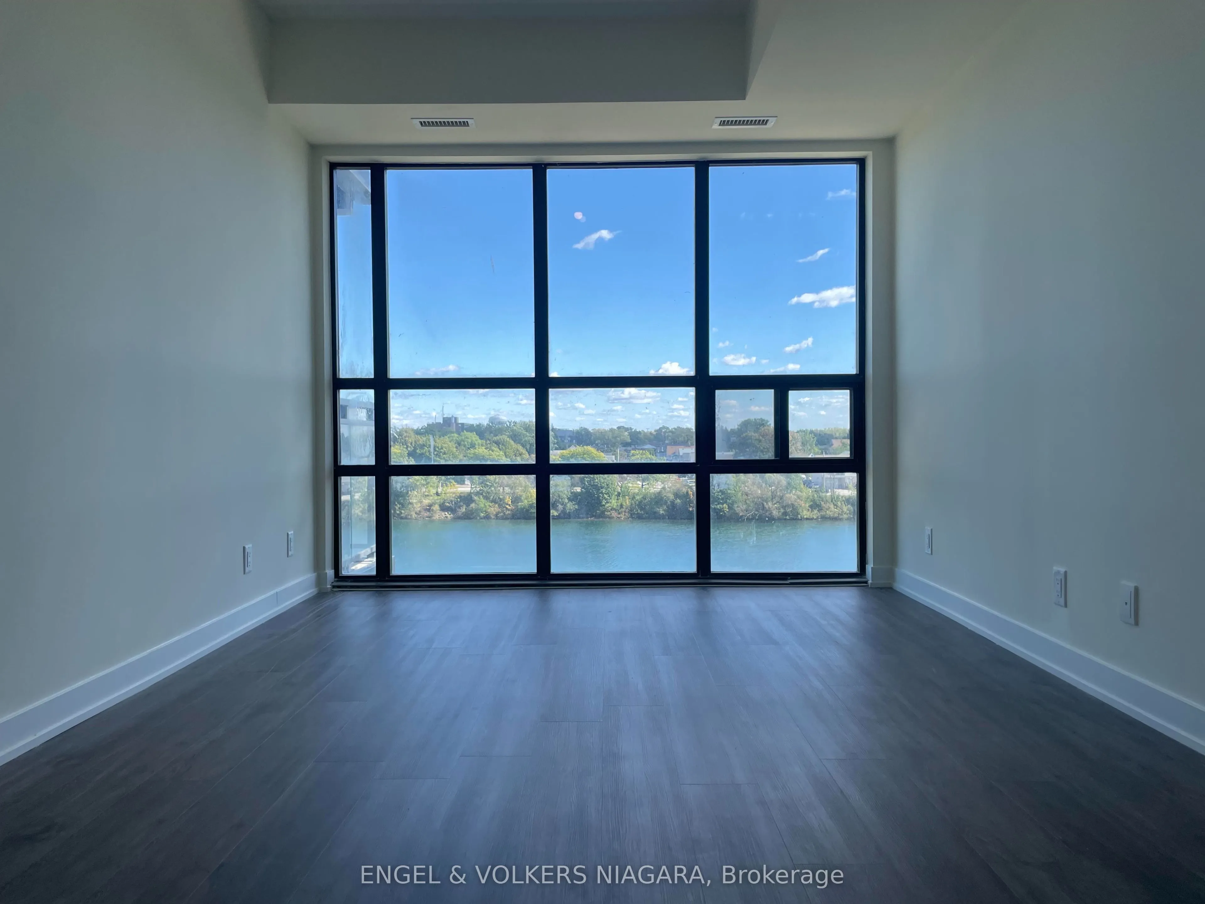 350 Prince Charles Drive S #528