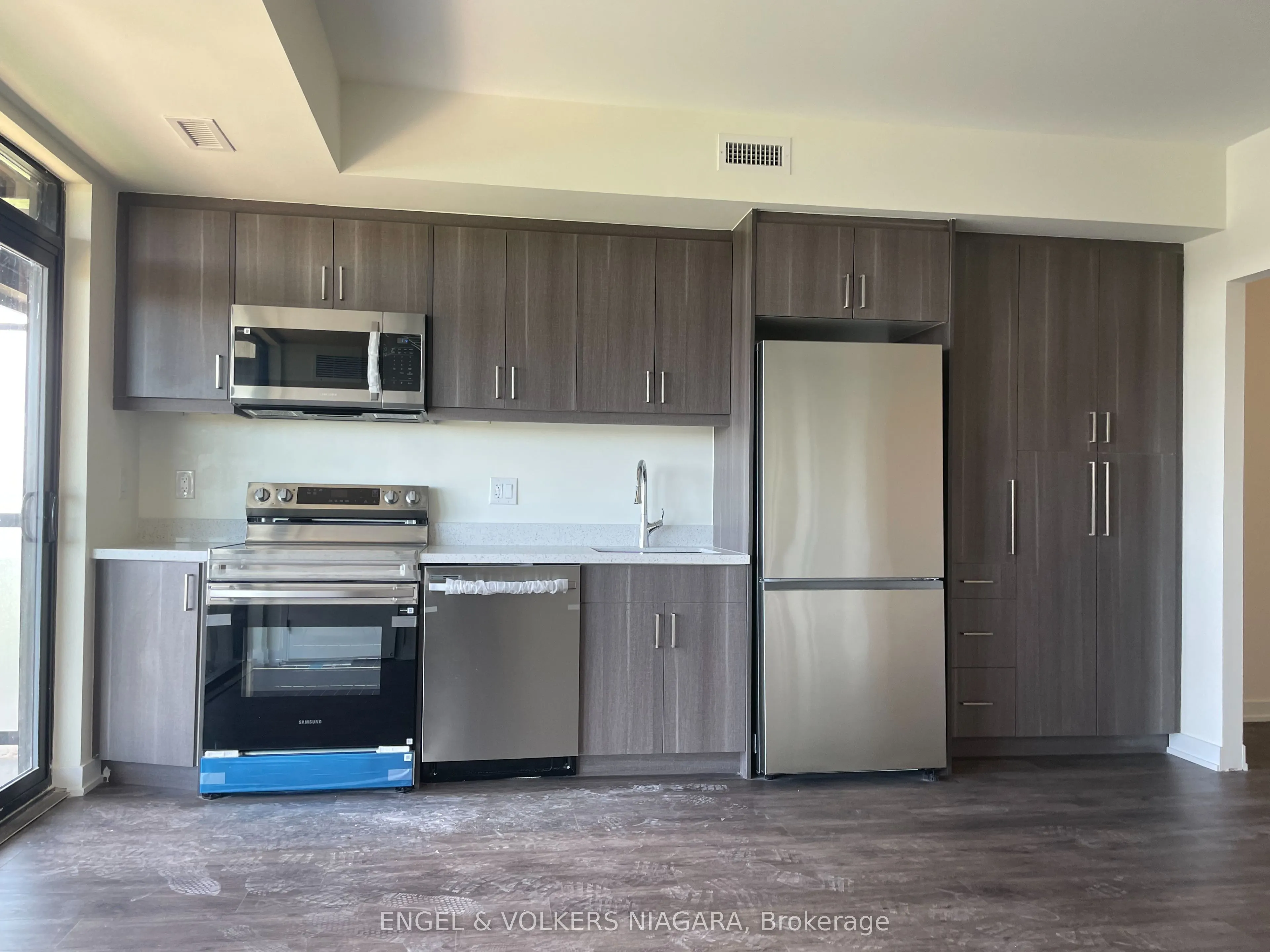 350 Prince Charles Drive S #528