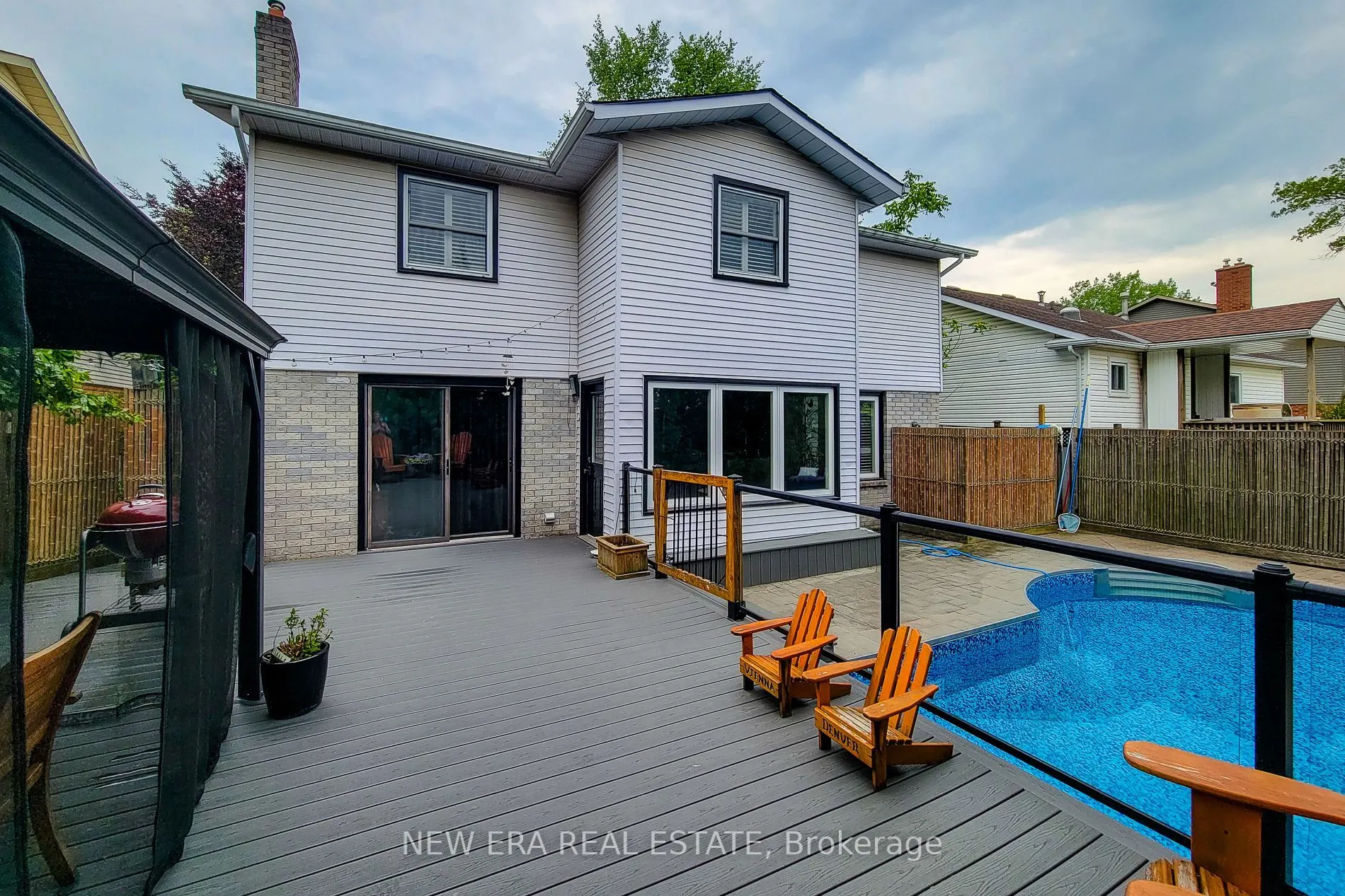 29 Woodside Square