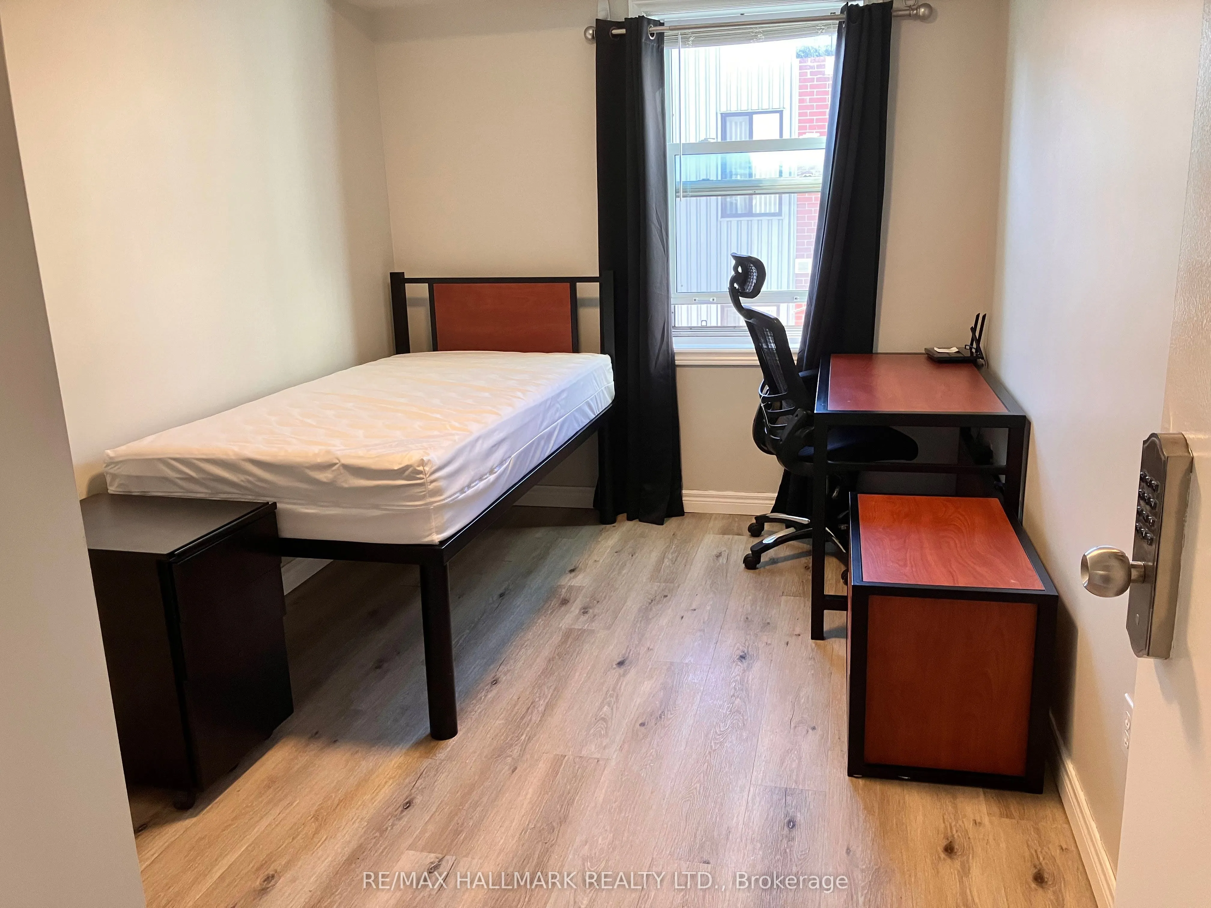 271 Lester Street #301