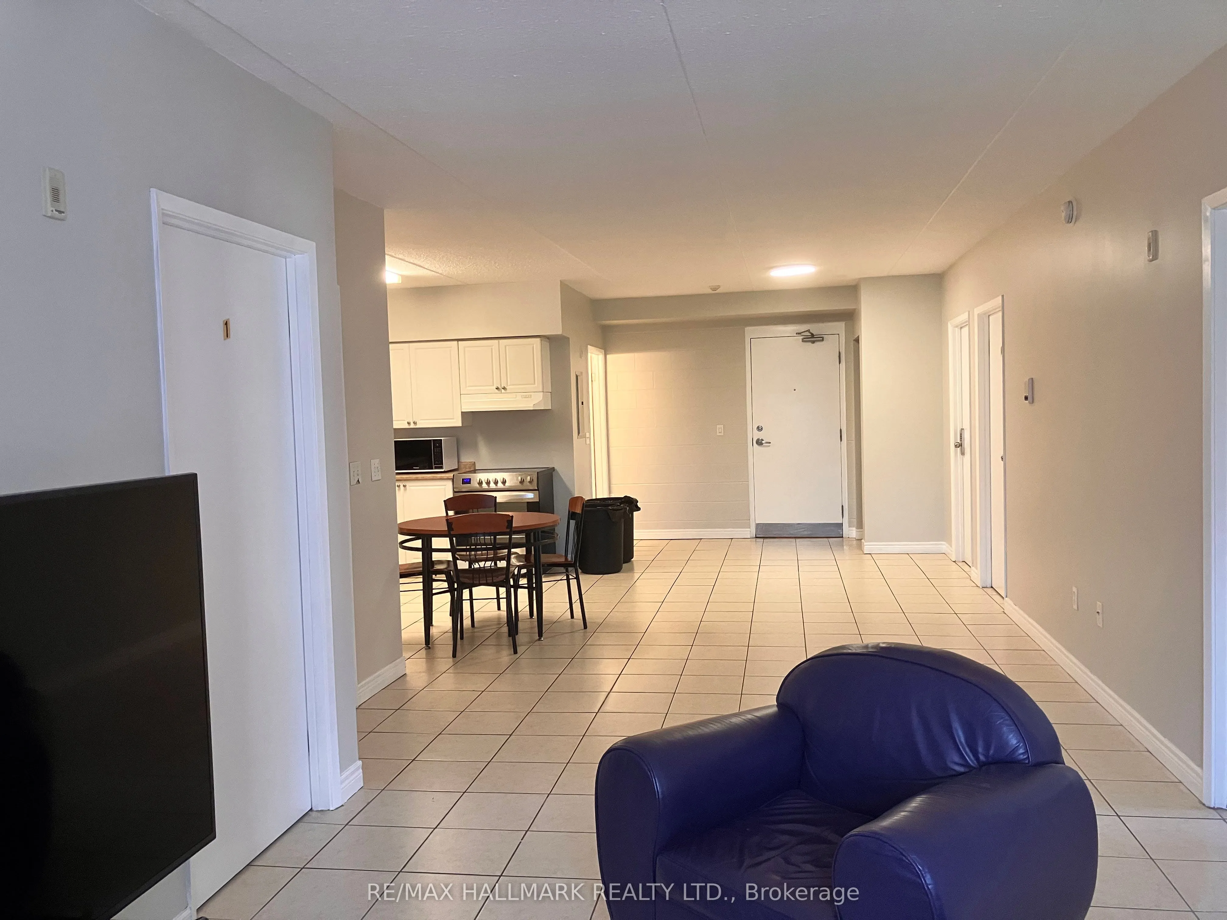 271 Lester Street #301