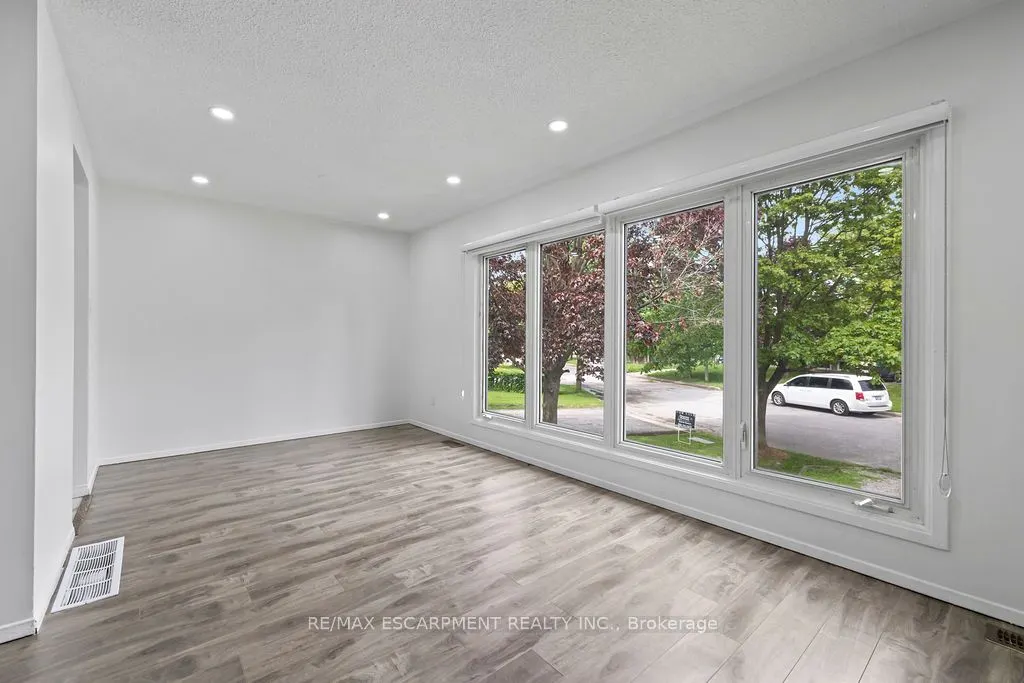 24 TARA Crescent