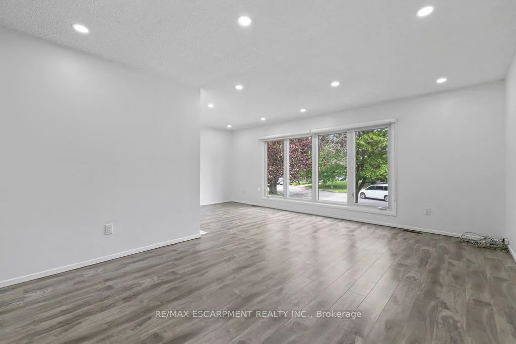 24 TARA Crescent