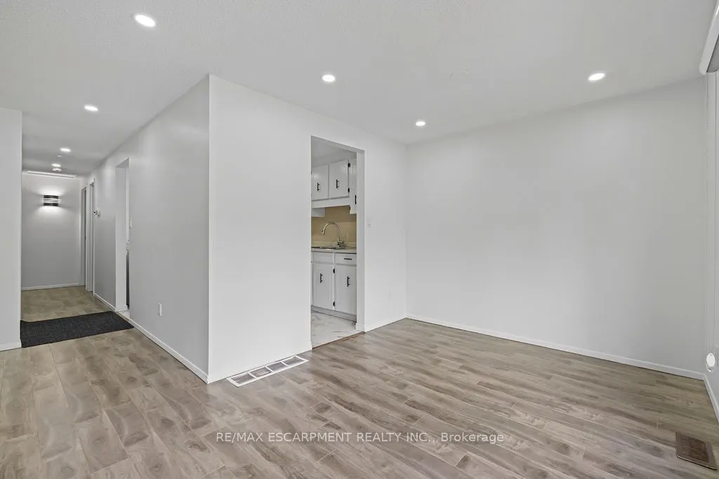24 TARA Crescent