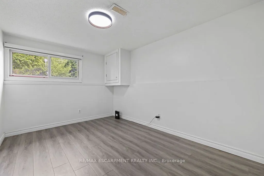 24 TARA Crescent