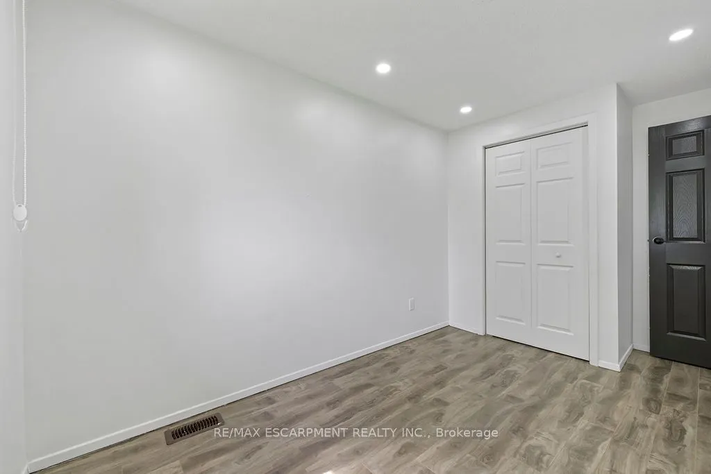 24 TARA Crescent