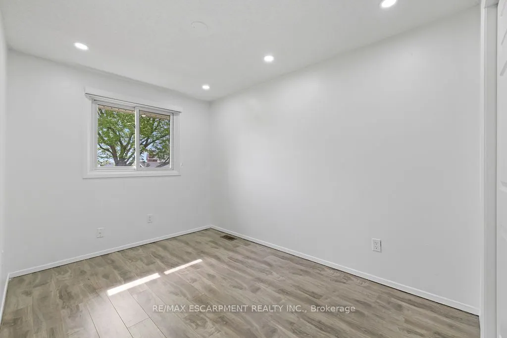 24 TARA Crescent