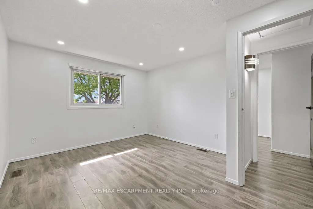 24 TARA Crescent