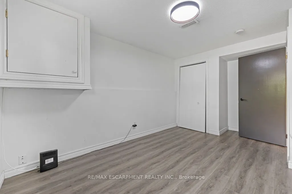 24 TARA Crescent