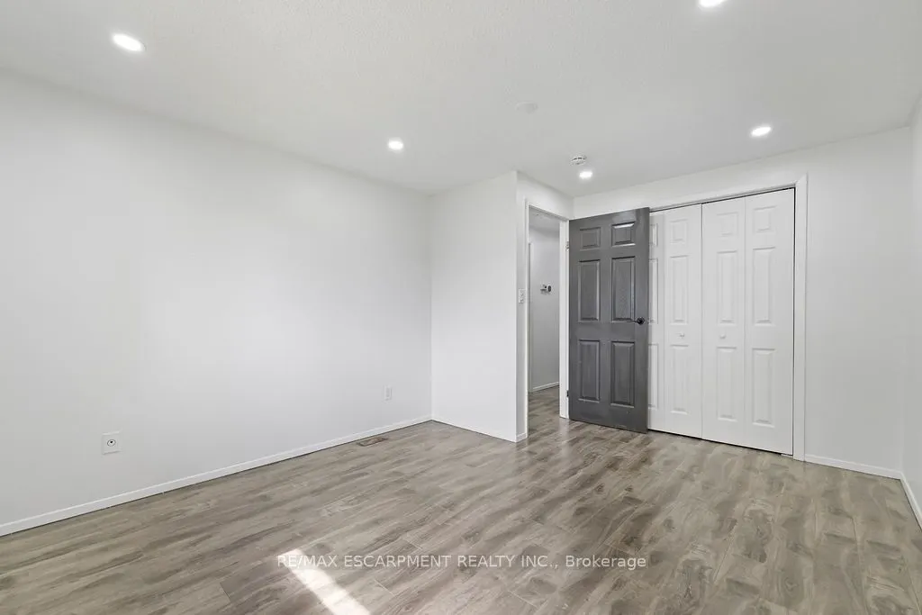 24 TARA Crescent
