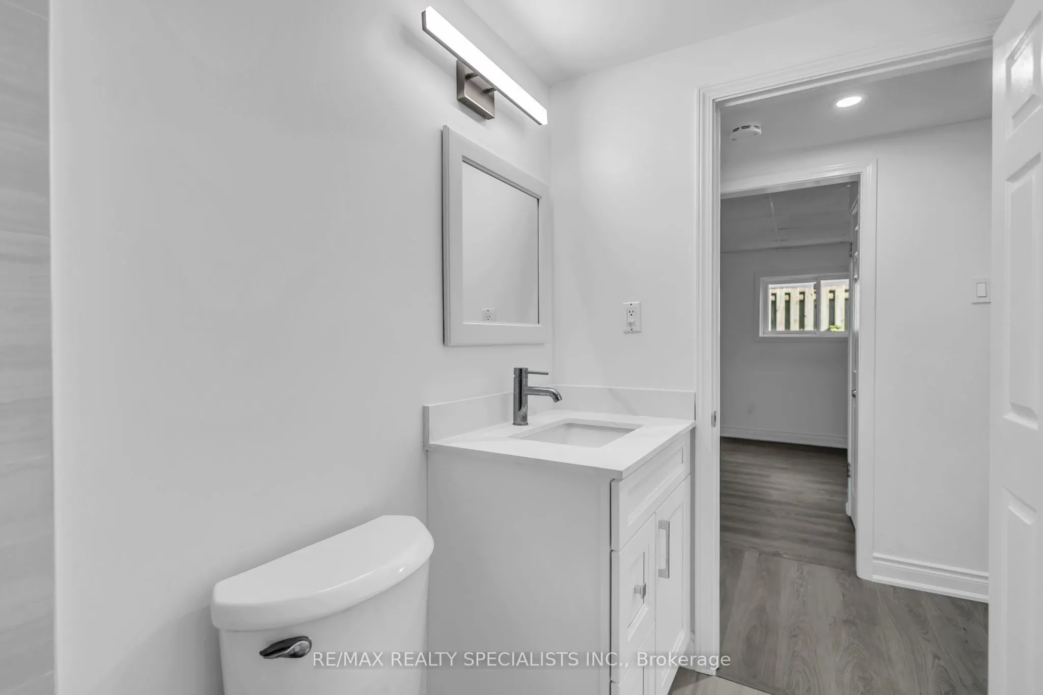 27 TOULON Crescent