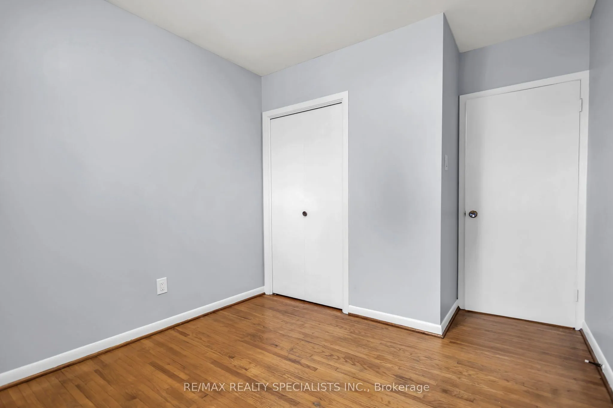27 TOULON Crescent