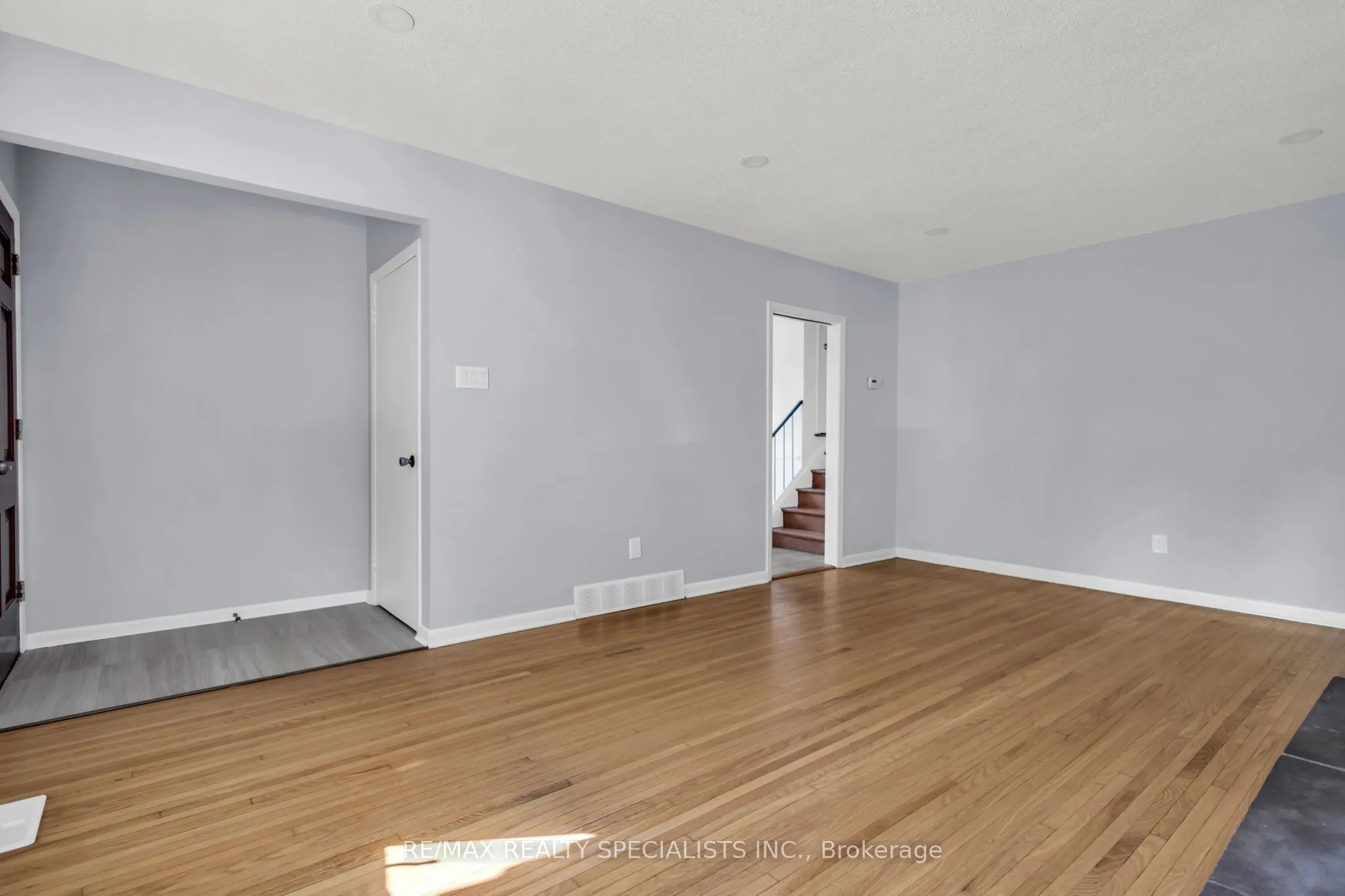 27 TOULON Crescent