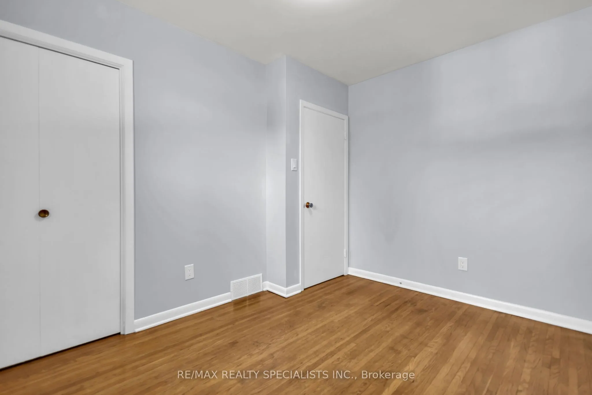 27 TOULON Crescent