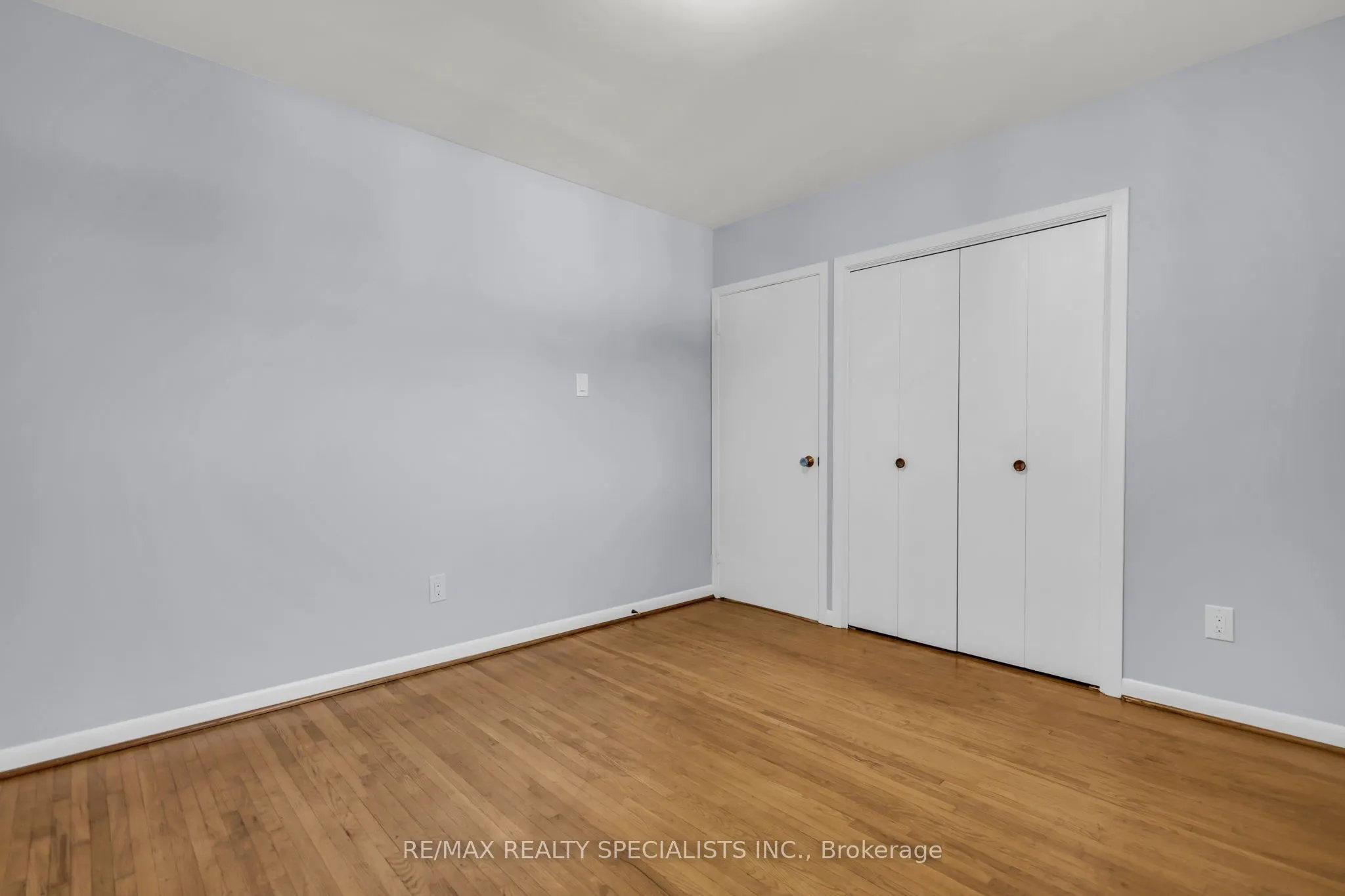 27 TOULON Crescent