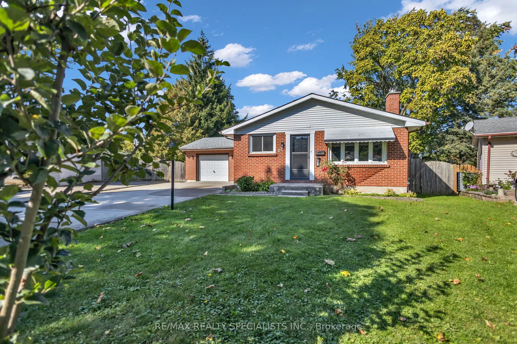 27 TOULON Crescent